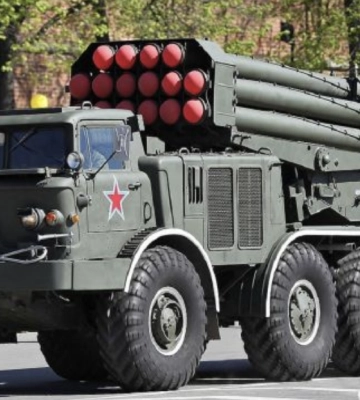 Евпатория. Партизаны показали фото и видео перемещения колонны старой военной техники РФ