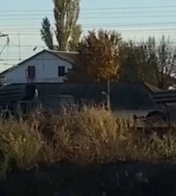 Евпатория. Партизаны показали фото и видео перемещения колонны старой военной техники РФ