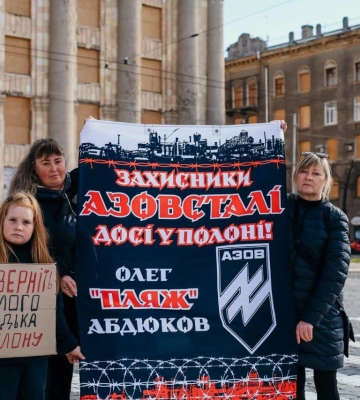 «Где обмены?» — в Харькове прошла акция родных пленных защитников Мариуполя
