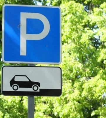 У Дніпрі на семи майданчиках зробили безкоштовне паркування