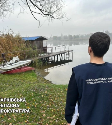 Харків’яни платять за альтанки в гідропарку чоловікові, який захопив землю