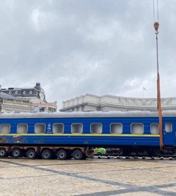 У Києві виставили розстріляний в Ірпені вагон
