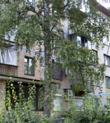 У Києві після падіння з п&#039;ятого поверху загинув хлопець