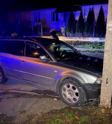 У Луцьку п&#039;яний 16-річний водій врізався в авто, а потім в електроопору