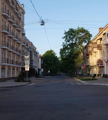 На двох вулицях Полтави заборонили стоянку авто