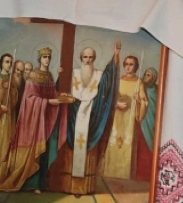 Лучанка передала українським воїнам родинну ікону-реліквію