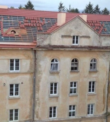 У будинках Львова, які постраждали від ракетного удару, завершують відновлювальні роботи