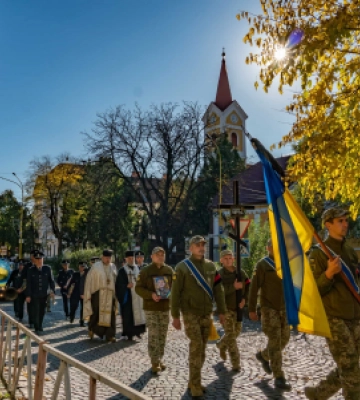 В Ужгороді сьогодні попрощалися із 36-річним солдатом Андрієм Авраменком