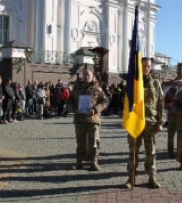 Анатолій мріяв про мир, Валерій завжди щиро посміхався: Луцьк попрощася із загиблими воїнами