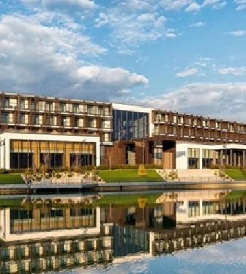 20 000 за новорічний столик: Emily Resort після скандального весілля знову пробив дно 