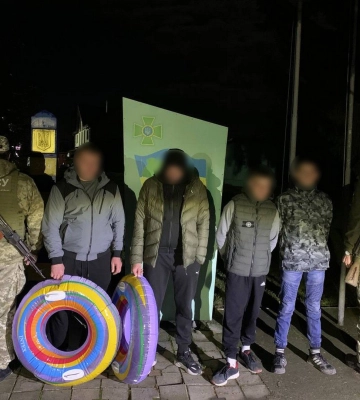 Підлітки з надувними «пончиками» хотіли допомогти ухилянтам, але щось пішло не так (відео)