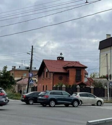 На двох вулицях Полтави заборонили зупинку та стоянку транспортних засобів