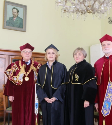Відома українська письменниця стала Почесним доктором Львівського університету