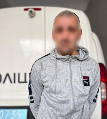Мукачівські поліцейські розшукали раніше судимого зловмисника, який пограбував місцеву жительку