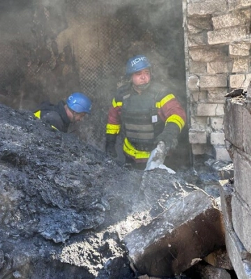 Оккупанты ударили ракетой по поселку на Запорожье: есть раненые
