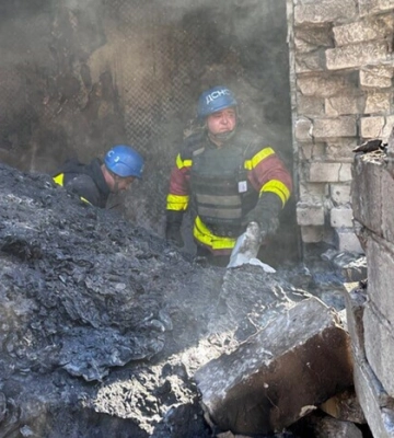 Оккупанты ударили ракетой по поселку на Запорожье: есть раненые