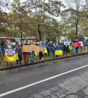 У Дніпрі під міськрадою проводять чергову акцію “Гроші на ЗСУ”