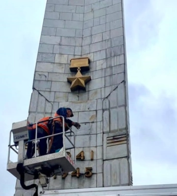 В Киеве на Галицкой площади демонтируют советскую звезду
