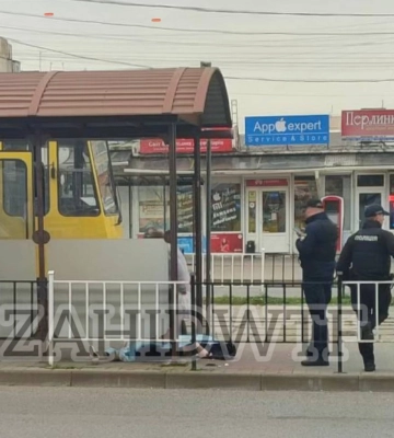 Біля Аквапарку у Львові померла молода людина