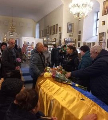 Боровся за життя два місяці: Полтавська громада провела в останню дорогу воїна Костянтина Силантьєва