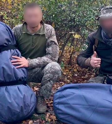 Волинські волонтери виготовили сотню рюкзаків-баулів для військових