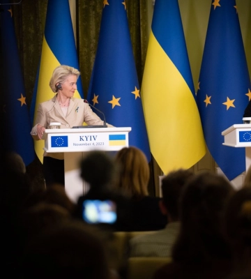 «Ніхто не тисне на мене». Зеленський спростував інформацію щодо переговорів з рф