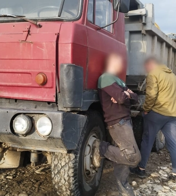 Прикордонники зупинили видобуток корисних копалин