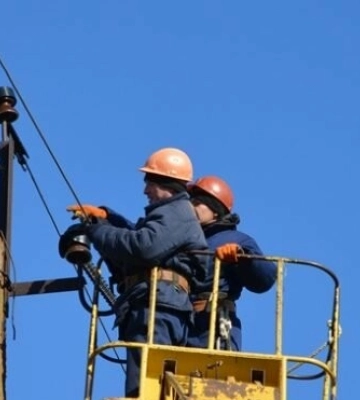 Через пориви вітру без світла на Полтавщині залишилися 5 тисяч 455 абонентів