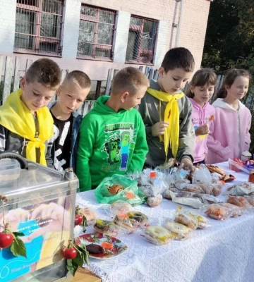 Школярі з Рівненщини купили дрон-камікадзе