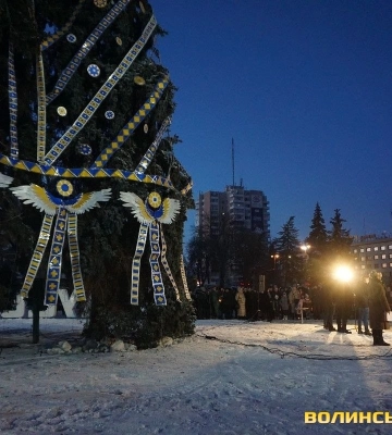 У Луцьку готуються до оформлення головних ялинок