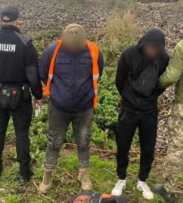 На Закарпатті прикордонники затримали 16 чоловіків, які хотіли втекти з України