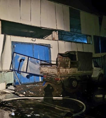 Окупанти вдарили по Одесі ракетами та дронами: потрапили в автомобілі із зерном та багатоповерхівки, 8 постраждалих