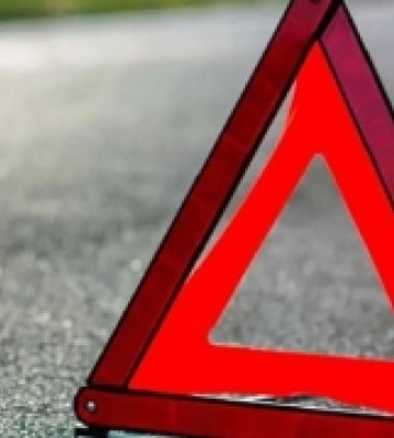 У селі на Волині п’яний військовослужбовець в’їхав у припарковане авто
