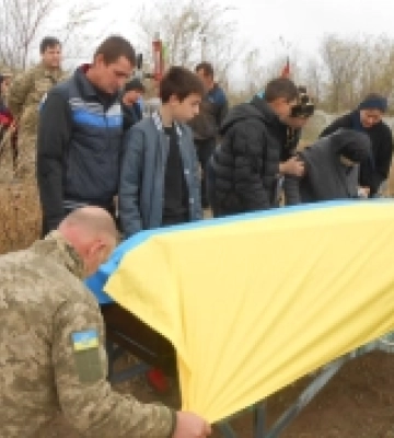 На Одещині в останню путь провели загиблого Ярослава Догару