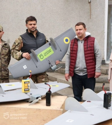 Дніпряни передали захисникам новий тип БпЛА