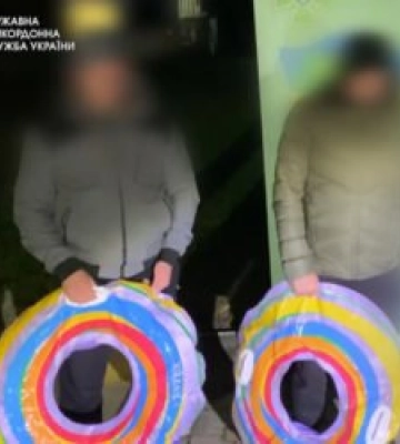 Підлітки з надувними «пончиками» хотіли допомогти ухилянтам, але щось пішло не так (відео)