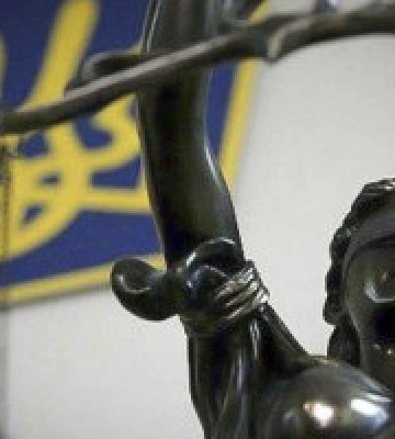 У столиці до 6 років ув’язнення засудили чоловіка за напад на дівчинку, яка збирала гроші для ЗСУ