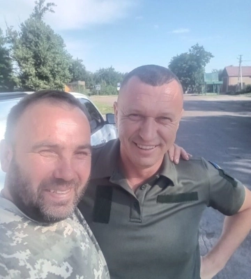 Попри війну, дуже хотів зібрати і побачити усю родину: волинський захисник приїхав з передової на весілля доньки