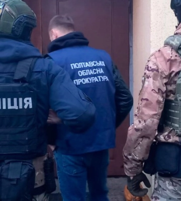 Били, стріляли по ногах та погрожували: поліціянти затримали трьох жителів Полтавщини
