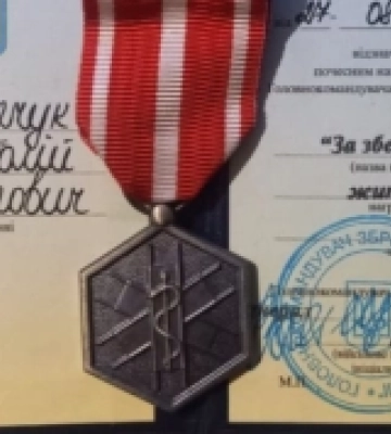 Військовий медик з Острога отримав нагрудний знак «За збережене життя»