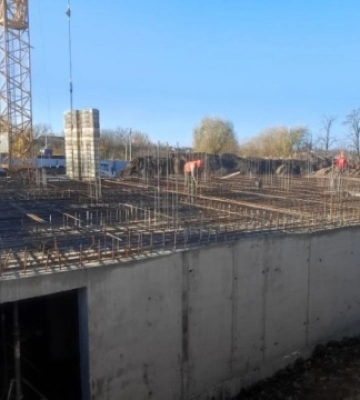 У Бузовій на Київщині будують нову п’ятиповерхівку на місці зруйнованої