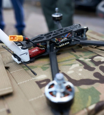 Сто FPV-дронів передали захисникам із Черкащини