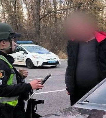 В Кривом Роге патрульные обнаружили за рулем авто, вероятно, нетрезвого водителя