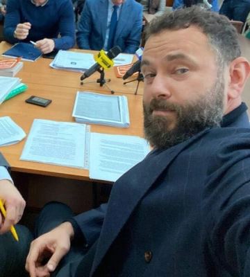 Суд отправил под домашний арест экс-нардепа Максима Микитася, которого подозревают в присвоении средств Минобороны