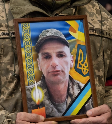Ужгород нині віддав шану загиблому захиснику – 42-річному солдату Андрію Маричу