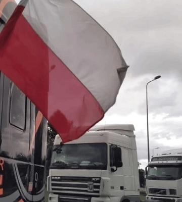 Забастовка польских перевозчиков возле украинской границы: посол назвал акцию - "ударом в спину Киеву"
