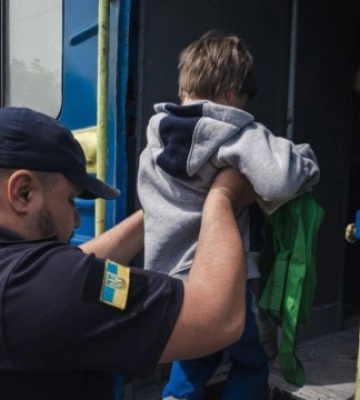З небезпечних регіонів Херсонщини вивезли 345 дітей з родинами