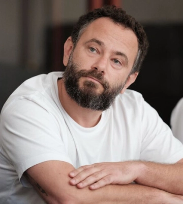 Суд отправил под домашний арест экс-нардепа Максима Микитася, которого подозревают в присвоении средств Минобороны