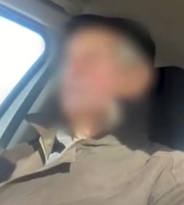 Поліцейський допоміг літньому чоловіку евакуюватися з 5-ти кілометрової зони (відео)