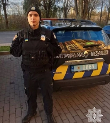 У Луцьку патрульний у позаслужбовий час врятував життя чоловіку 